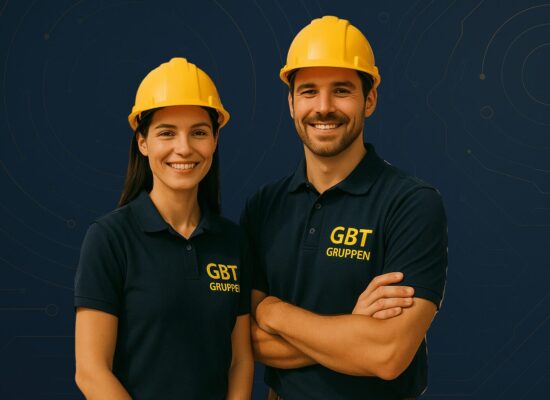GBT Gruppen to byggeledere med blå baggrund